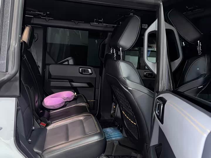 Фото 8 - Ford Bronco