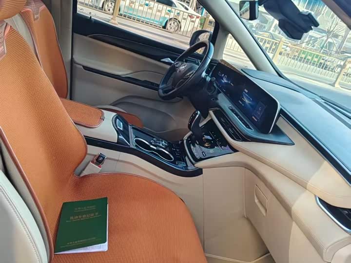 Фото 4 - Buick GL8 ES