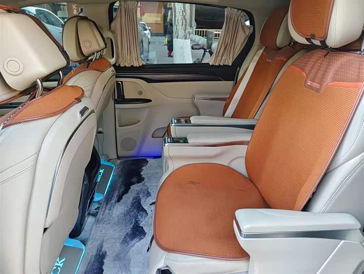 Фото 8 - Buick GL8 ES