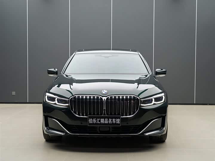 Фото 3 - BMW 7 Series