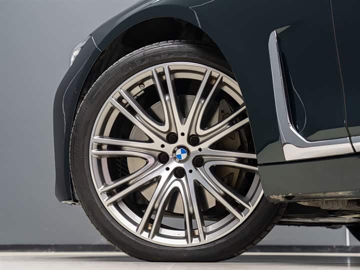 Фото 5 - BMW 7 Series