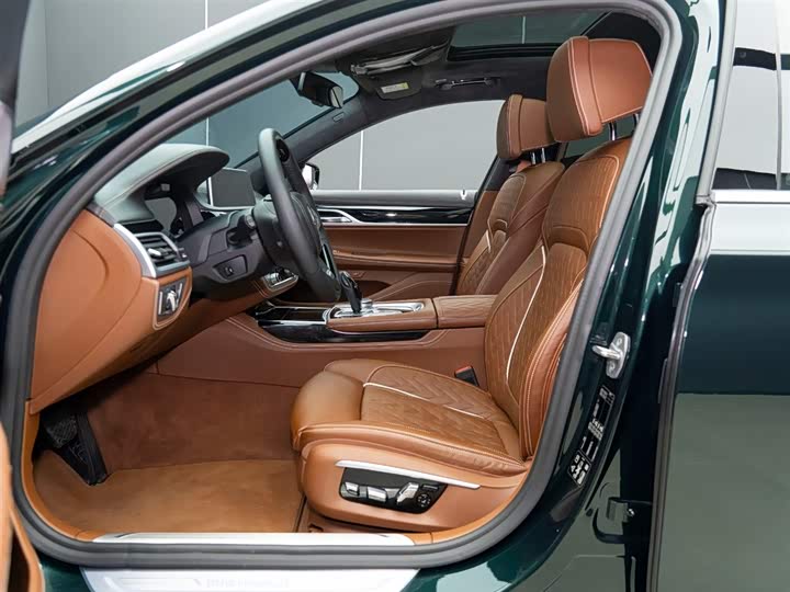 Фото 9 - BMW 7 Series