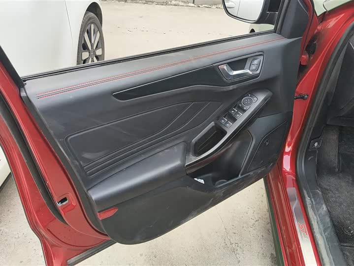 Фото 7 - Ford Focus