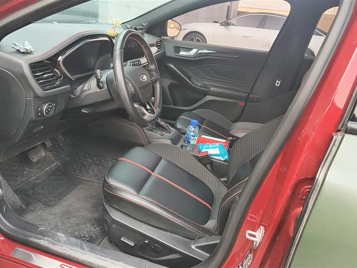 Фото 9 - Ford Focus