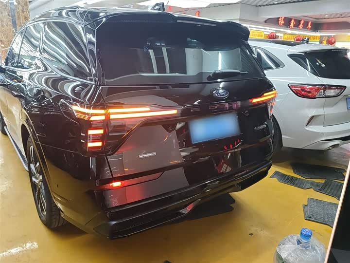 Фото 6 - Ford Edge