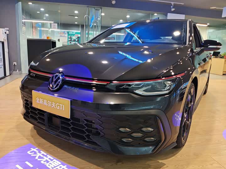 Фото 1 - Volkswagen Golf GTI