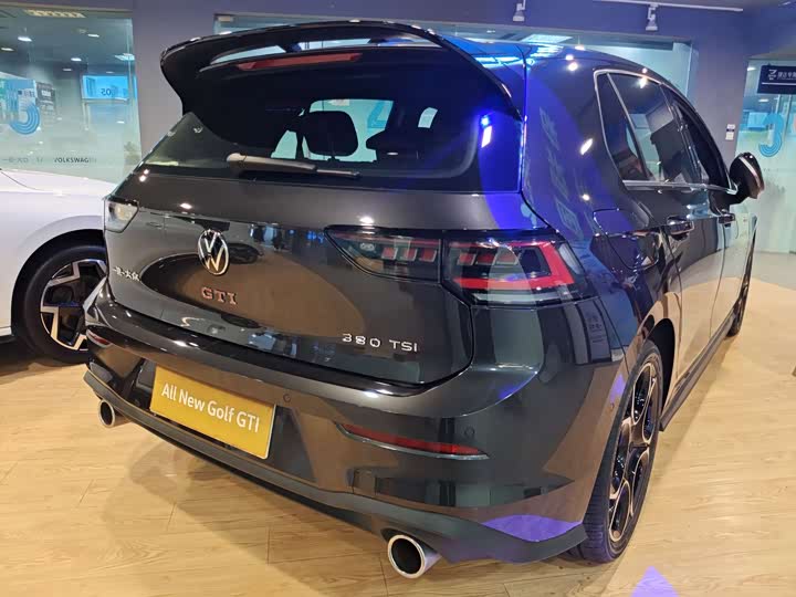 Фото 4 - Volkswagen Golf GTI