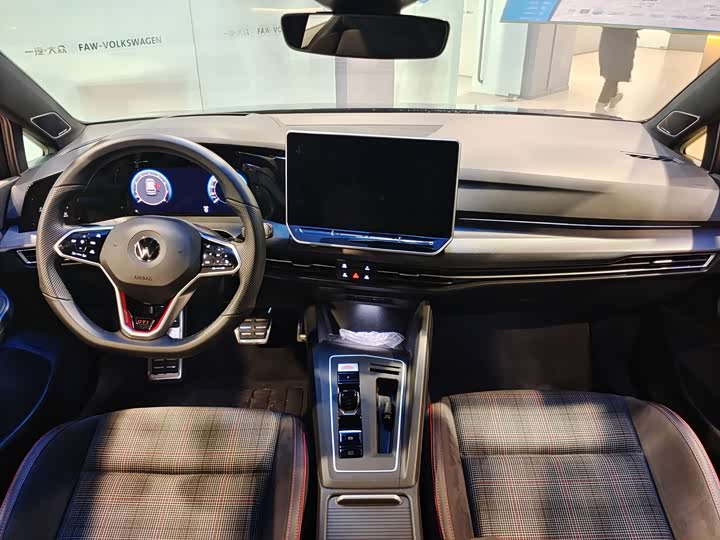 Фото 7 - Volkswagen Golf GTI