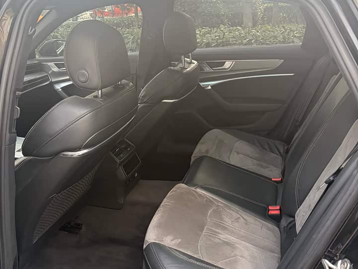 Фото 9 - Audi A6L