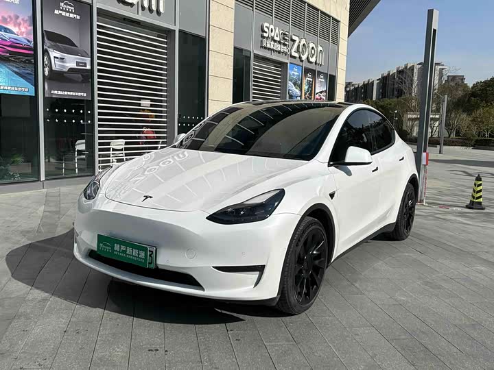 Фото 1 - Tesla Model Y