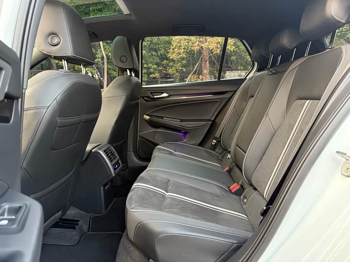 Фото 8 - Volkswagen Golf