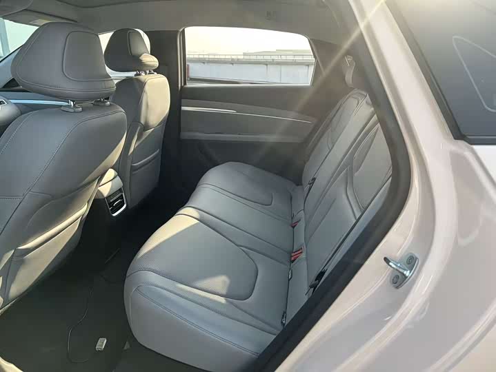 Фото 5 - XPeng Mona M03