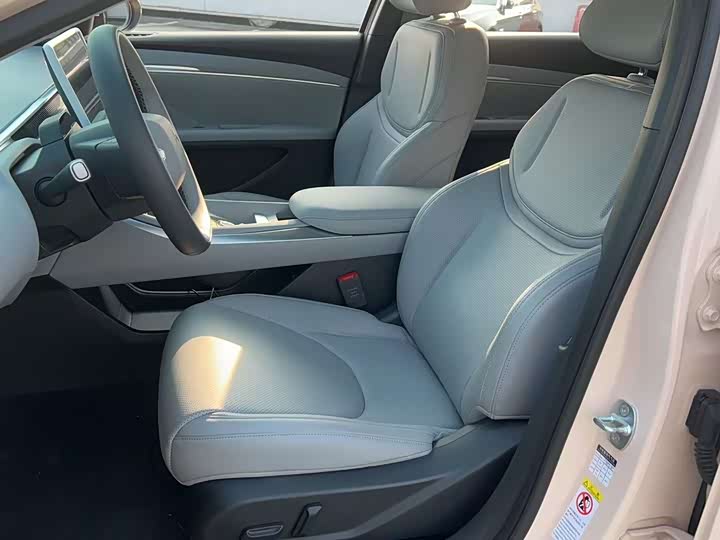 Фото 9 - XPeng Mona M03