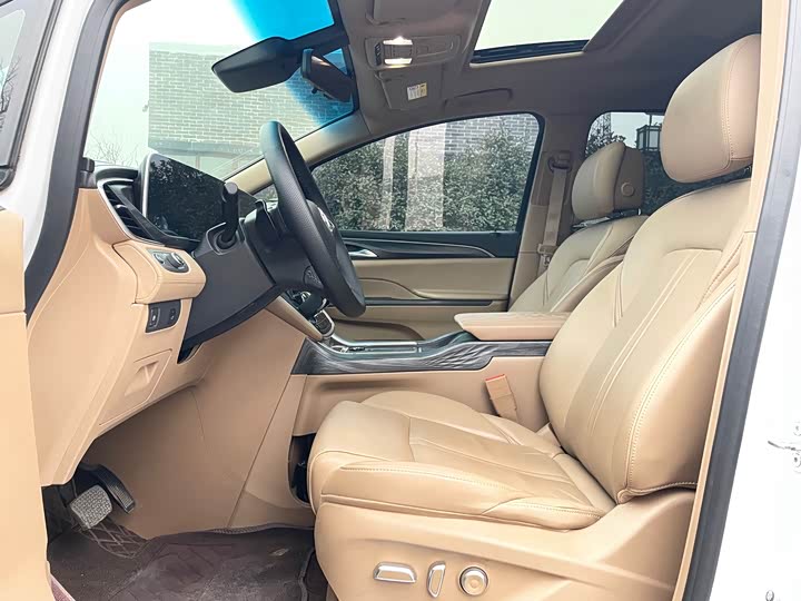 Фото 9 - Buick GL8 ES