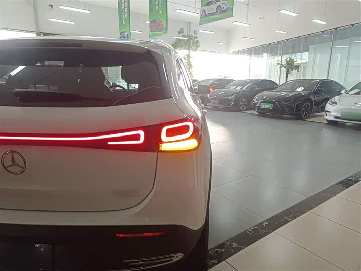 Фото 8 - Mercedes-Benz EQA