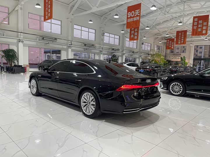 Фото 4 - Audi A7L