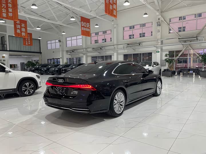 Фото 6 - Audi A7L