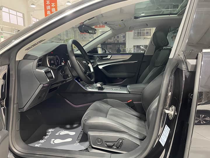 Фото 8 - Audi A7L