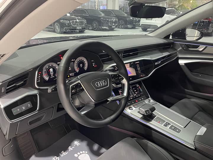 Фото 9 - Audi A7L