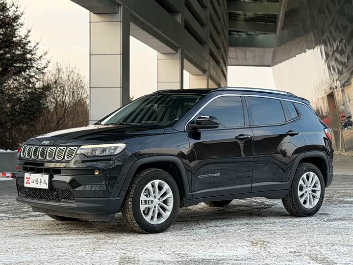 Фото 1 - Jeep Compass
