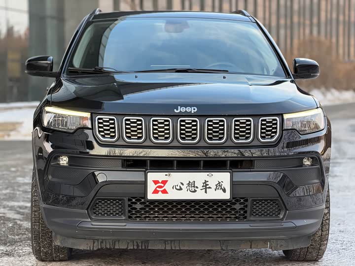Фото 2 - Jeep Compass