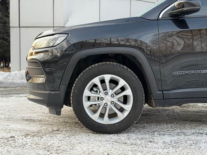 Фото 5 - Jeep Compass