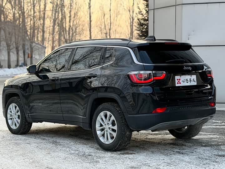 Фото 6 - Jeep Compass