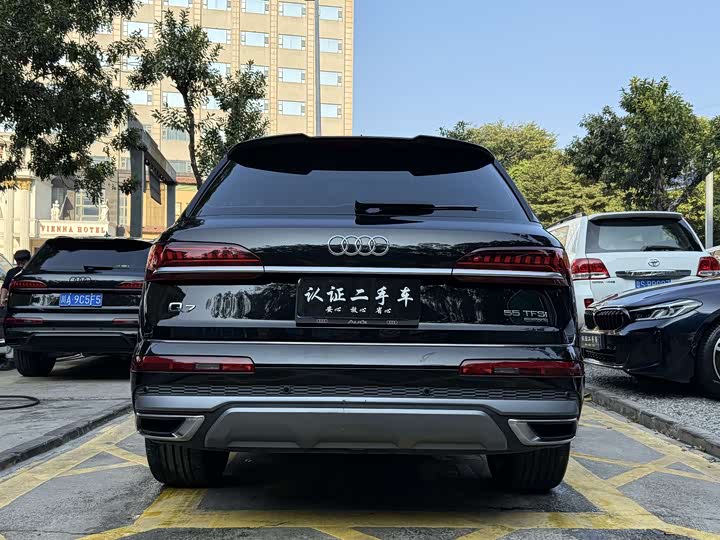 Фото 2 - Audi Q7