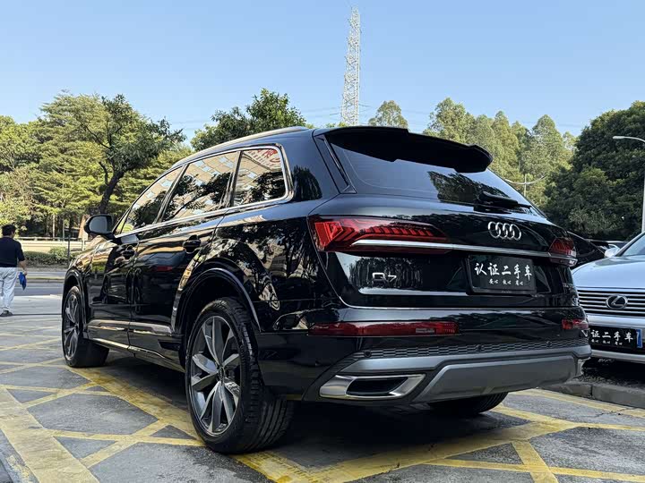 Фото 6 - Audi Q7