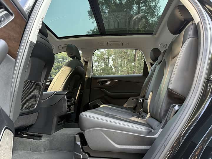 Фото 8 - Audi Q7