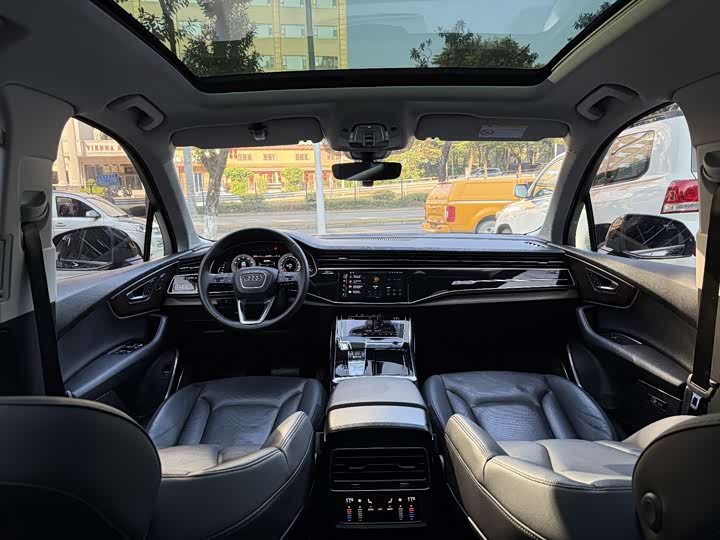 Фото 9 - Audi Q7