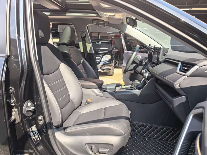 Фото 7 - Toyota RAV4