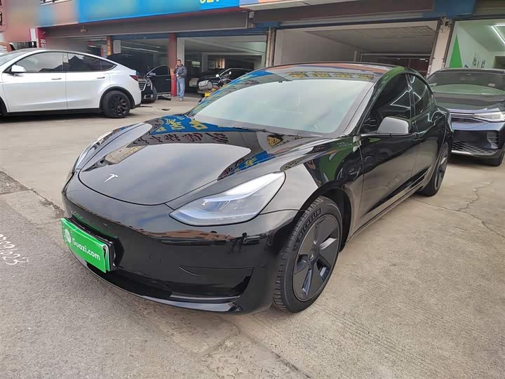 Фото 2 - Tesla Model 3