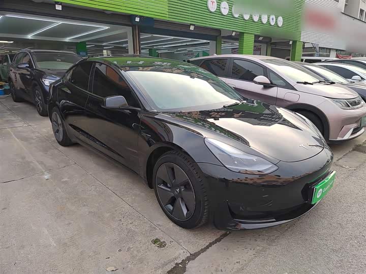 Фото 4 - Tesla Model 3