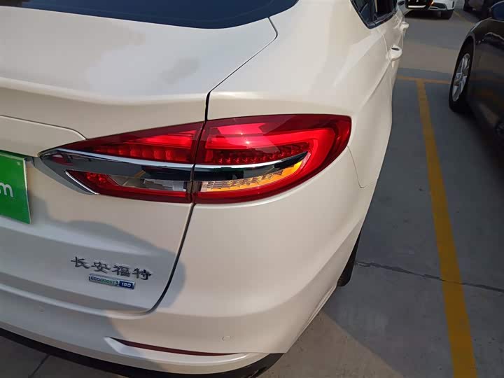 Фото 8 - Ford Mondeo