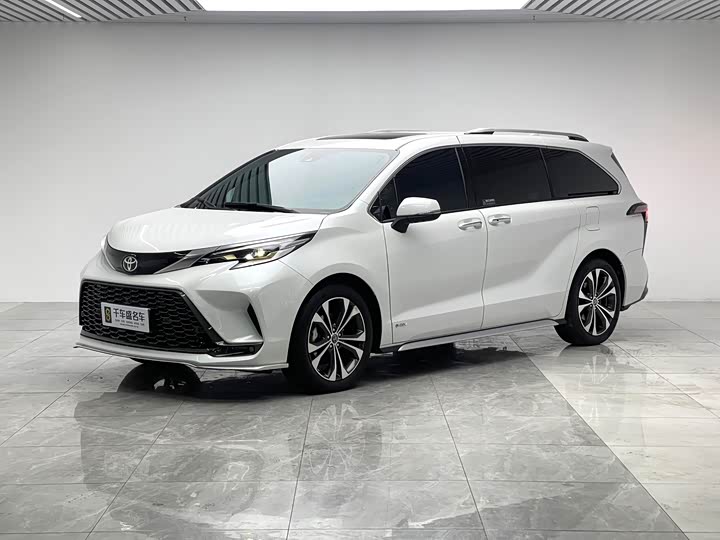 Фото 1 - Toyota Granvia