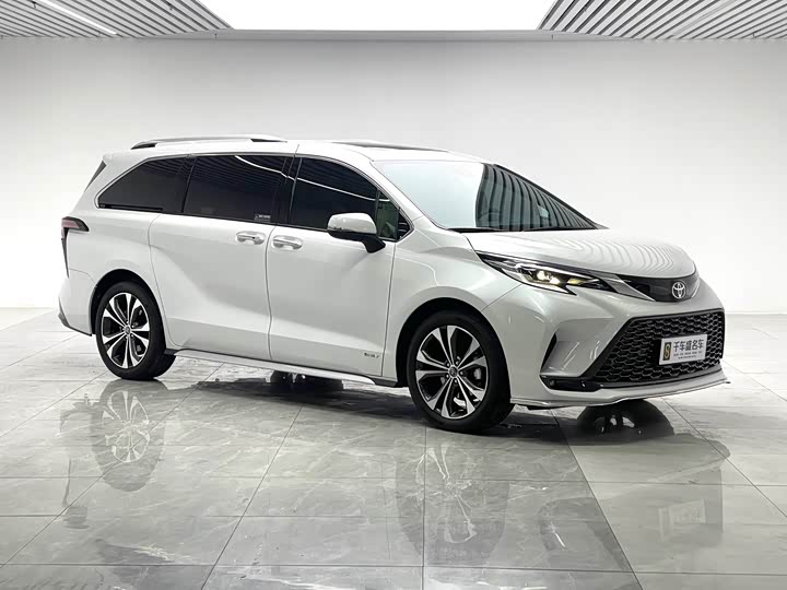 Фото 3 - Toyota Granvia