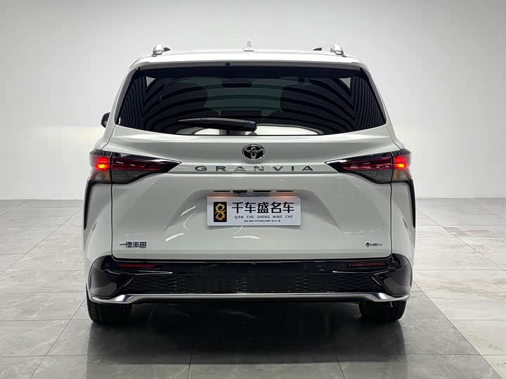 Фото 5 - Toyota Granvia