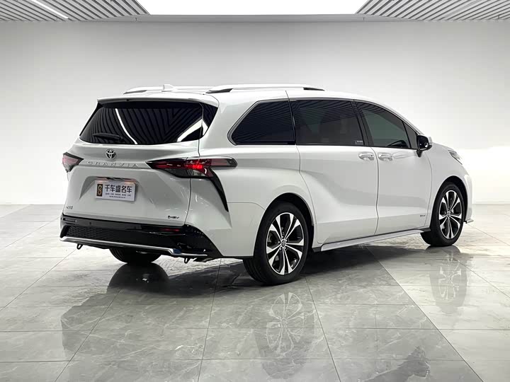 Фото 6 - Toyota Granvia