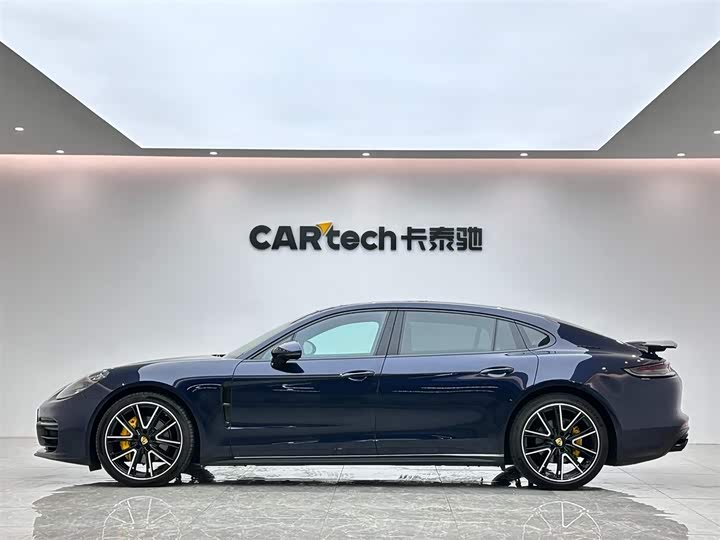 Фото 2 - Porsche Panamera