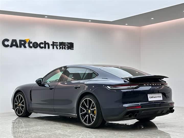 Фото 3 - Porsche Panamera