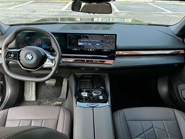 Фото 4 - BMW i5