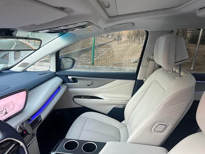 Фото 9 - Buick GL8 Hybrid