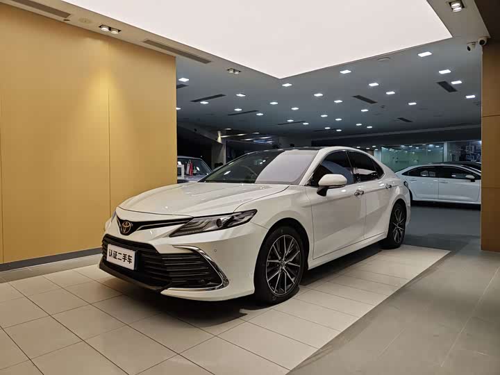 Фото 1 - Toyota Camry