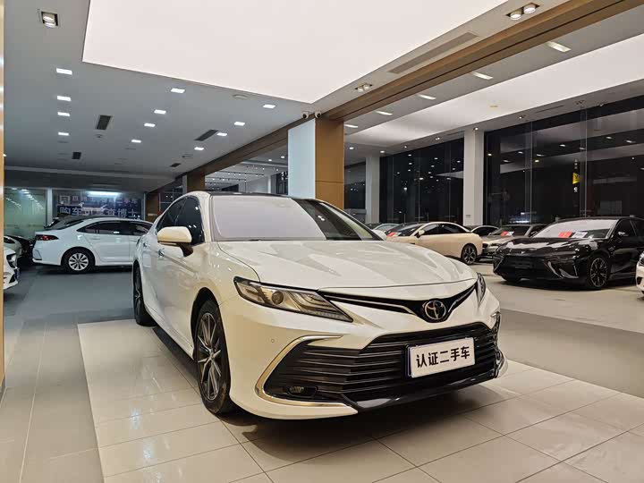 Фото 4 - Toyota Camry