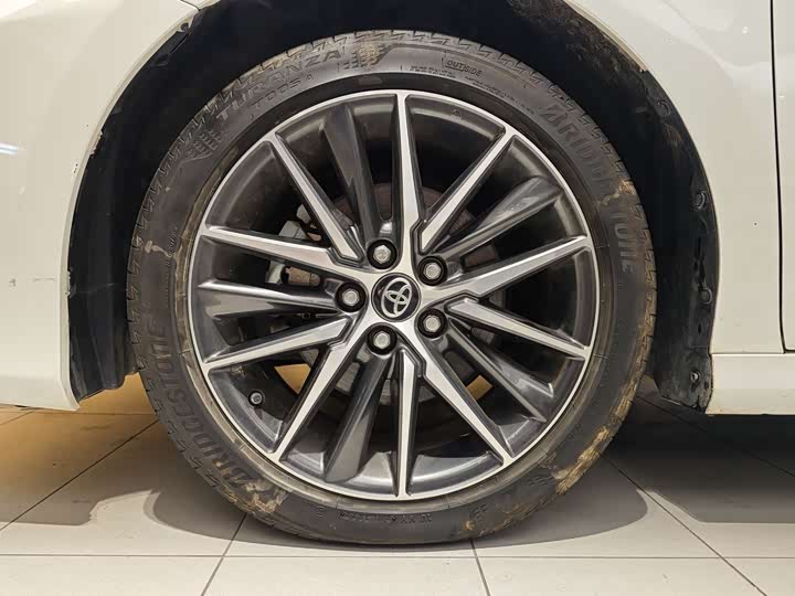 Фото 5 - Toyota Camry