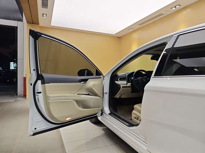 Фото 7 - Toyota Camry