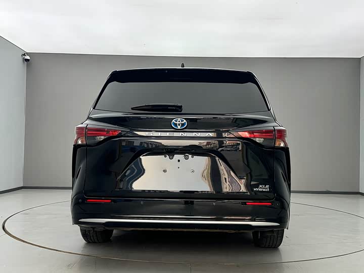 Фото 4 - Toyota Sienna