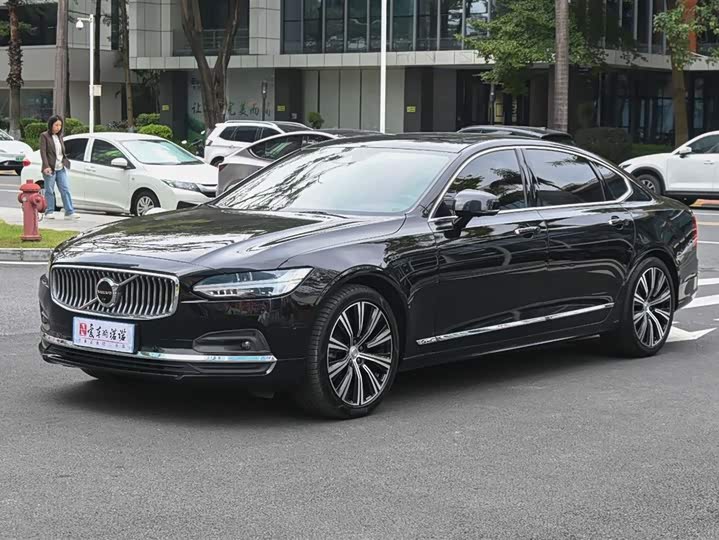 Фото 1 - Volvo S90