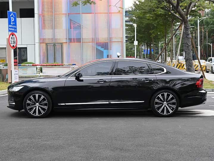 Фото 2 - Volvo S90